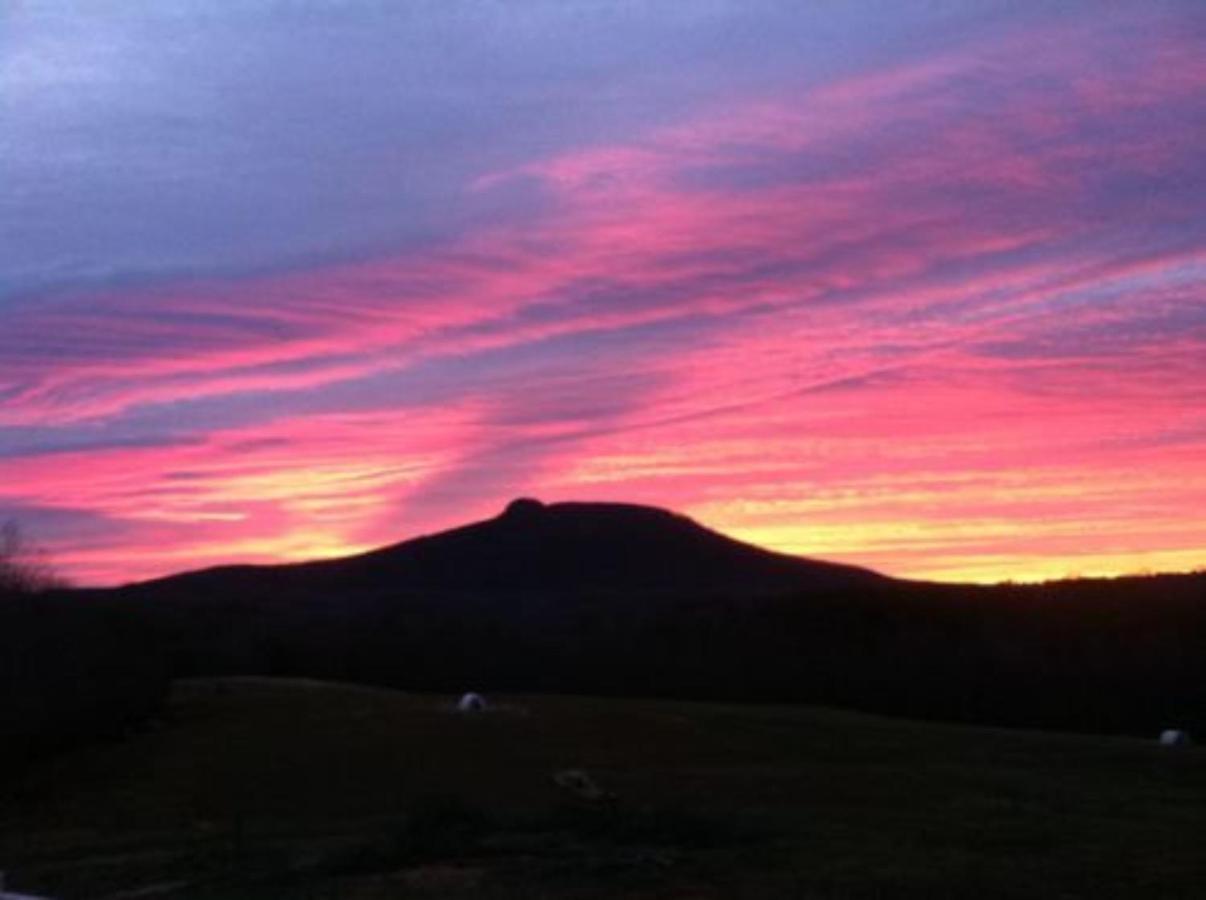 A Mighty Oak B&B Pilot Mountain Exterior foto