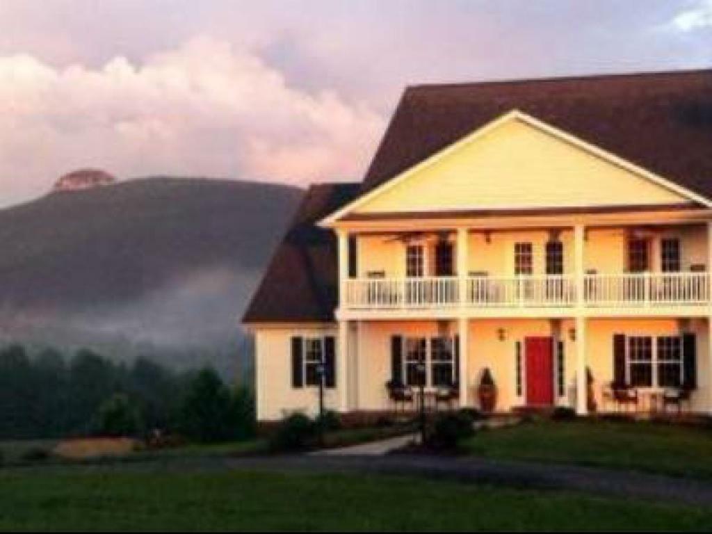 A Mighty Oak B&B Pilot Mountain Exterior foto